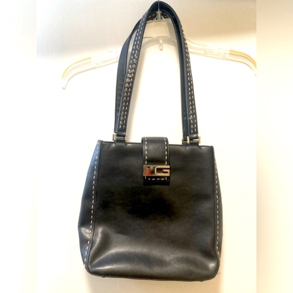 Guess leather shoulder bag w/stitching: like new!
